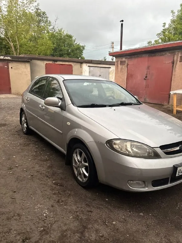 Продам chevrolet lacetti 1.4, 2008года, пробег 196тыс.
✅Двигатель и коробка без нареканий, авто хозяйское, запчасти ставились только качественные, вложений не требует.
✅Ходовая часть вкруг перебрана
✅ Была произведена замена рулевой рейки на новую, и сделан 3d сход-развал
✅ Кузов в хорошем состоянии, есть мелкие дефекты, дно и пороги целое, полгода назад была обработана
✅ Салон в отличном состоянии, в новых чехлах
✅ Резина летняя на дисках в хорошем состоянии, зимняя на штамповках с оригинальными колпаками в отличном состоянии
✅ Авто в моем владении 3 года, за это время заменил задние амортизационные стойки с опорами, передний стабилизатор с втулками, стойки стабилизатора, колодки тормозные передние и задние, колодки ручника, заменена прокладка клапанной крышки, заменены датчик распредвала и коленвала.
✅ Комплектация: гур, кондиционер, 4 стеклоподъёмника, абс, 2 дин сенсорная магнитола, камера заднего вида.
✅ Документы в полном порядке.
💵 Цена 500 000 торг
📱+79497100
📞 Звоните: +7(949)7100716 - фотография - 2