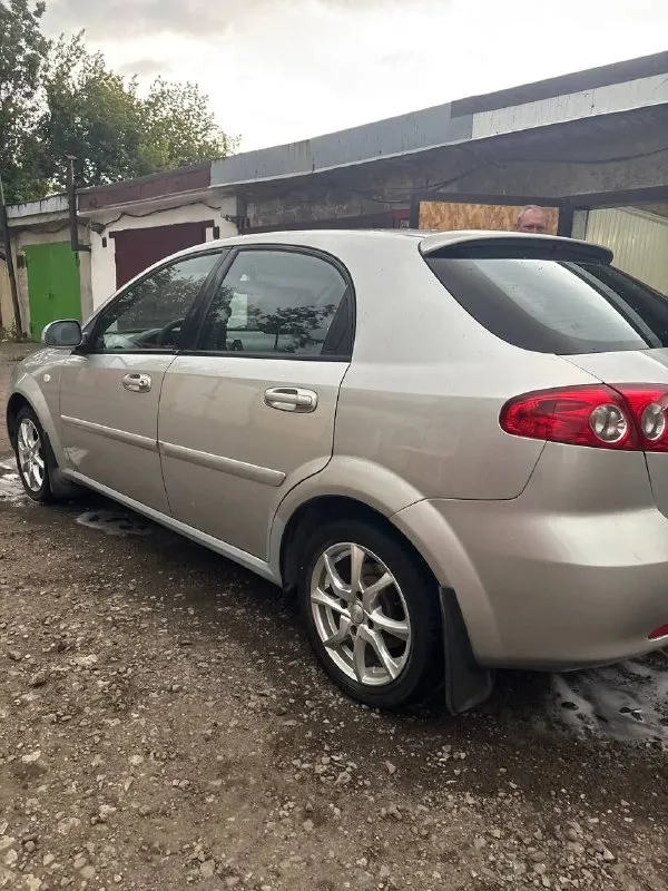 Продам chevrolet lacetti 1.4, 2008года, пробег 196тыс.
✅Двигатель и коробка без нареканий, авто хозяйское, запчасти ставились только качественные, вложений не требует.
✅Ходовая часть вкруг перебрана
✅ Была произведена замена рулевой рейки на новую, и сделан 3d сход-развал
✅ Кузов в хорошем состоянии, есть мелкие дефекты, дно и пороги целое, полгода назад была обработана
✅ Салон в отличном состоянии, в новых чехлах
✅ Резина летняя на дисках в хорошем состоянии, зимняя на штамповках с оригинальными колпаками в отличном состоянии
✅ Авто в моем владении 3 года, за это время заменил задние амортизационные стойки с опорами, передний стабилизатор с втулками, стойки стабилизатора, колодки тормозные передние и задние, колодки ручника, заменена прокладка клапанной крышки, заменены датчик распредвала и коленвала.
✅ Комплектация: гур, кондиционер, 4 стеклоподъёмника, абс, 2 дин сенсорная магнитола, камера заднего вида.
✅ Документы в полном порядке.
💵 Цена 500 000 торг
📱+79497100
📞 Звоните: +7(949)7100716 - фотография - 4