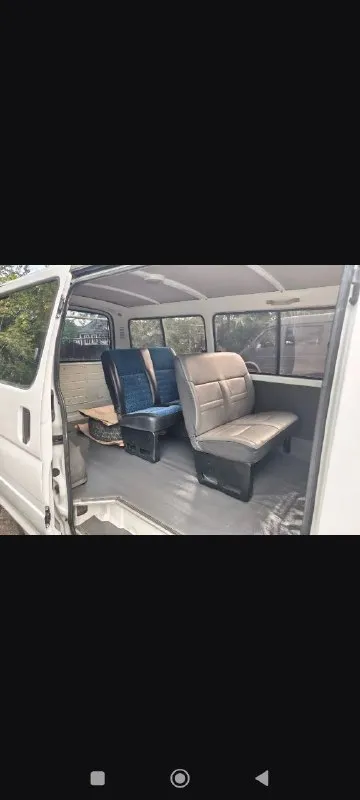 Toyota hiase 1991 года. Состояние очень хорошее. Мотор 2.0 бензин в очень хорошем состоянии. Мкпп 5-ти ступенчатая работает исправно. Рама без номера в отличном состоянии( на этих авто номер на раме не ставится только номер кузова) кузов в хорошем состоянии, ржавчины нет. Ходовая часть без нареканий. Рулевое управление новое (рейка, наконечники, тяги)
Автомобиль 7 мест+ водитель. Третий ряд в наличии, отдам новому владельцу. Салон в нормальном состоянии, оборудован двумя печками для комфорта передних и задних пассажиров. Есть музыка. Автомобиль конечно далеко не новый но беспроблемный, полностью обслужен и исправен. Не смотря на небольшие габариты машина продумана до мелочей, очень комфортная и вместительная, маневренная и проходимая.
Цена: 620 рублей+ небольшой торг.
Летняя резина почти новая (проехала 1 сезон) с машиной отдам зимнюю резину тоже почти новую (проехала 1 сезон)
Полный бак бензина в подарок (бак у этой машины 90 литров)
Осмотр г. Макеевка
Звоните по телефону+79491031780 - фотография - 1