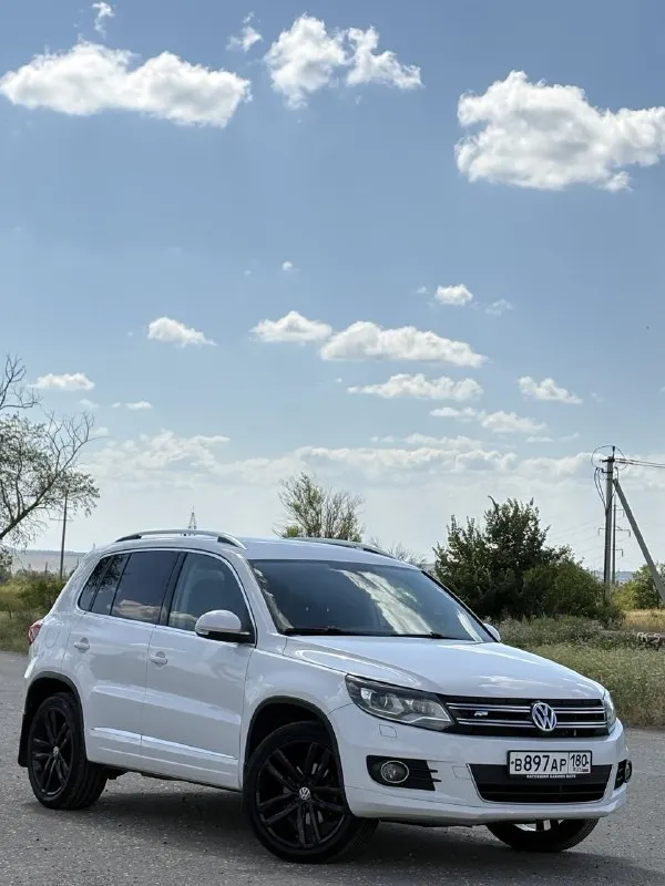 Продам volkswagen tiguan🔥
Год выпуска:2012🔥
Пробег, км:190.000 🔥
Модификация: 2.0 tsi 4motion at (170 л. С. )🔥
Тип двигателя:бензин🔥
Коробка передач :автомат 🔥
Привод:полный🔥
Тип кузова : внедорожник 5-дверный🔥
Koмплeктaция: sport&style🔥
Цвет:белый
❗️Двигатель работает ровно и стабильно, без лишних вибраций и посторонних шумов. Запуск уверенный, холостой ход стабильный, тяга ровная во всём диапазоне оборотов.
Турбина работает штатно, автомобиль уверенно набирает скорость и хорошо реагирует на педаль газа.
Течей масла и антифриза нет.
❗️Акпп работает штатно и плавно. Передачи переключаются чётко и своевременно, без рывков, ударов и задержек. Переключения вверх и вниз происходят мягко, без посторонних звуков.
❗️Подвеска работает собранно и уверенно, автомобиль хорошо держит дорогу, без раскачки и лишних вибраций.
При движении по неровностям посторонних стуков, скрипов и ударов нет.
Имеются дополнительные фото и видео.
✅Цена:1.199.999 тысяч
Возможен обмен.
Номер для связи:+79491472044 - фотография - 3