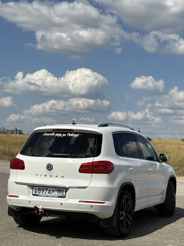 Продам volkswagen tiguan🔥
Год выпуска:2012🔥
Пробег, км:190.000 🔥
Модификация: 2.0 tsi 4motion at (170 л. С. )🔥
Тип двигателя:бензин🔥
Коробка передач :автомат 🔥
Привод:полный🔥
Тип кузова : внедорожник 5-дверный🔥
Koмплeктaция: sport&style🔥
Цвет:белый
❗️Двигатель работает ровно и стабильно, без лишних вибраций и посторонних шумов. Запуск уверенный, холостой ход стабильный, тяга ровная во всём диапазоне оборотов.
Турбина работает штатно, автомобиль уверенно набирает скорость и хорошо реагирует на педаль газа.
Течей масла и антифриза нет.
❗️Акпп работает штатно и плавно. Передачи переключаются чётко и своевременно, без рывков, ударов и задержек. Переключения вверх и вниз происходят мягко, без посторонних звуков.
❗️Подвеска работает собранно и уверенно, автомобиль хорошо держит дорогу, без раскачки и лишних вибраций.
При движении по неровностям посторонних стуков, скрипов и ударов нет.
Имеются дополнительные фото и видео.
✅Цена:1.199.999 тысяч
Возможен обмен.
Номер для связи:+79491472044 - фотография - 4
