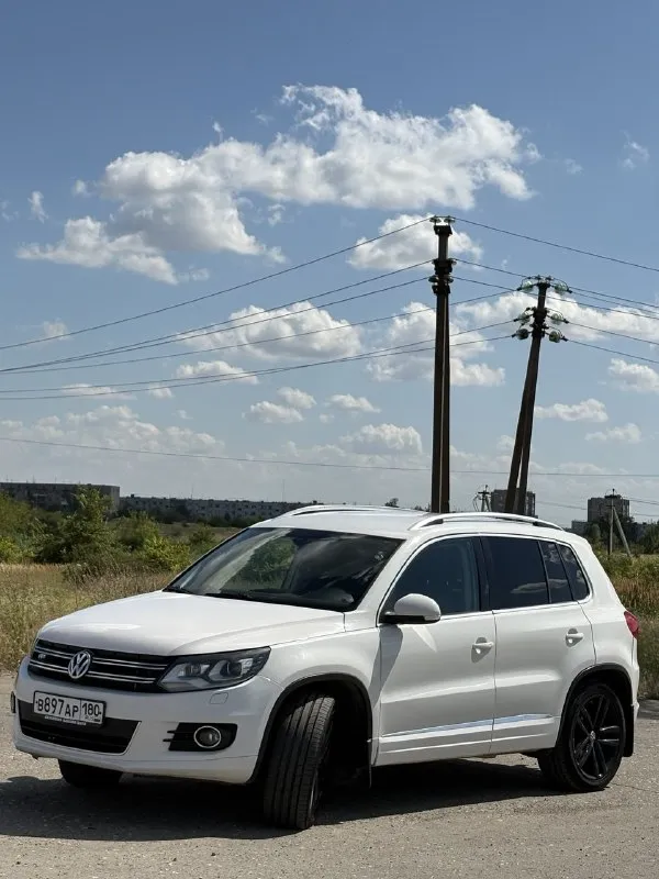 Продам volkswagen tiguan🔥
Год выпуска:2012🔥
Пробег, км:190.000 🔥
Модификация: 2.0 tsi 4motion at (170 л. С. )🔥
Тип двигателя:бензин🔥
Коробка передач :автомат 🔥
Привод:полный🔥
Тип кузова : внедорожник 5-дверный🔥
Koмплeктaция: sport&style🔥
Цвет:белый
❗️Двигатель работает ровно и стабильно, без лишних вибраций и посторонних шумов. Запуск уверенный, холостой ход стабильный, тяга ровная во всём диапазоне оборотов.
Турбина работает штатно, автомобиль уверенно набирает скорость и хорошо реагирует на педаль газа.
Течей масла и антифриза нет.
❗️Акпп работает штатно и плавно. Передачи переключаются чётко и своевременно, без рывков, ударов и задержек. Переключения вверх и вниз происходят мягко, без посторонних звуков.
❗️Подвеска работает собранно и уверенно, автомобиль хорошо держит дорогу, без раскачки и лишних вибраций.
При движении по неровностям посторонних стуков, скрипов и ударов нет.
Имеются дополнительные фото и видео.
✅Цена:1.199.999 тысяч
Возможен обмен.
Номер для связи:+79491472044 - фотография - 8