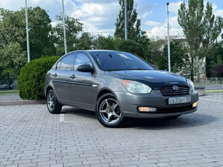 Продам hyundai accent.
Год выпуска 2008.
Двигатель 1.4 бензин, после кап ремонта, работает идеально. Коробка механическая, работает штатном режиме, не хрустит не выбивает. Ходовая часть без посторонних звуков.
Расходники все поменяны!
Кондиционер холодит хорошо!
Машина без дтп, стекла в круг родные включая лобовое!
Переоформление без проблем !
Находится в донецке.
Цена 525 000 руб торг.
Тел :+ 7 949-458-29-30.
Возможен обмен.
.
📞 Звоните: +7(949)4582930 - фотография - 1