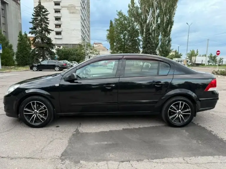 Здравствуйте продам opel астра h
( Opel astra h ) без дтп все остекление заводское
✅ В родной краске
В идеальном состоянии бережная эксплуатация и гаражное хранение  конкурентов этому автомобилю в его категории очень мало машина полностью обслужена
И готова к дальнейшей эксплуатации
✅ Двигатель 1.6 самое надёжное и практичное сочетание работает идеально расхода масла нет от слова совсем
✅Коробка механика работает без нареканий
.                  Комплектация
✅Климат контроль
✅ Abs
✅Круиз контроль
✅Мульти руль
✅Датчик дождя датчик света
✅ Память ключей
✅Подогрев сидений
Все работает без каких-либо нареканий  одним словом машины для, тех кто ищет для себя
Документы в полнейшем порядке кристально чистая история автомобиля  переоформление в моем присутствии
Цена 700 тысяч рублей хороший торг
+79494463218
.
📞 Звоните: +7(949)4463218 - фотография - 1