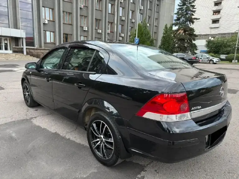 Здравствуйте продам opel астра h
( Opel astra h ) без дтп все остекление заводское
✅ В родной краске
В идеальном состоянии бережная эксплуатация и гаражное хранение  конкурентов этому автомобилю в его категории очень мало машина полностью обслужена
И готова к дальнейшей эксплуатации
✅ Двигатель 1.6 самое надёжное и практичное сочетание работает идеально расхода масла нет от слова совсем
✅Коробка механика работает без нареканий
.                  Комплектация
✅Климат контроль
✅ Abs
✅Круиз контроль
✅Мульти руль
✅Датчик дождя датчик света
✅ Память ключей
✅Подогрев сидений
Все работает без каких-либо нареканий  одним словом машины для, тех кто ищет для себя
Документы в полнейшем порядке кристально чистая история автомобиля  переоформление в моем присутствии
Цена 700 тысяч рублей хороший торг
+79494463218
.
📞 Звоните: +7(949)4463218 - фотография - 2