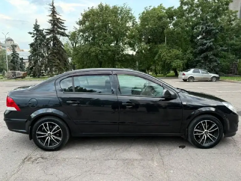 Здравствуйте продам opel астра h
( Opel astra h ) без дтп все остекление заводское
✅ В родной краске
В идеальном состоянии бережная эксплуатация и гаражное хранение  конкурентов этому автомобилю в его категории очень мало машина полностью обслужена
И готова к дальнейшей эксплуатации
✅ Двигатель 1.6 самое надёжное и практичное сочетание работает идеально расхода масла нет от слова совсем
✅Коробка механика работает без нареканий
.                  Комплектация
✅Климат контроль
✅ Abs
✅Круиз контроль
✅Мульти руль
✅Датчик дождя датчик света
✅ Память ключей
✅Подогрев сидений
Все работает без каких-либо нареканий  одним словом машины для, тех кто ищет для себя
Документы в полнейшем порядке кристально чистая история автомобиля  переоформление в моем присутствии
Цена 700 тысяч рублей хороший торг
+79494463218
.
📞 Звоните: +7(949)4463218 - фотография - 4