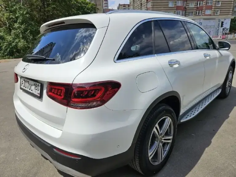 Glc 300 258л. С.
Год выпуска: 2021
Пробег: 28000км
Объём двигателя: 2.0 л turbo
9G-tronic (258л. С)
Кпп: автоматическая
Тип двигателя: бензиновый 
Привод: задний
Черная перфорированная кожa /черный потолок
Бортовой компьютер
Круиз-контроль
Круговые парктроники
Камера заднего вида
Датчики дождя, света
Климат-контроль 2-зонный
Подогрев сидений водителя и пассажира
Электропривод  багажника
Активная система помощи при парковке
Система предупреждения о столкновении с активным торможением fсw-stор.
Пакет памяти (водительское сиденье, рулевая колонка и зеркала)
Ассистент контроля слепых зон
Бесключевой доступ 4х дверей
Старт/стоп
Голосовое управление
Вluеtооth
Аuх
Мультифункциональное рулевое колесо
Контурная подсветка салона
Тачскрин дисплей
Пять режимов вождения: эко, комфорт, спорт, спорт+, индивидуальный
2 Комплекта резины
Один владелец/эптс
Осмотр г. Донецк днр
3.85Млн. Р.
+79493068712
+79526032528 What's up/telegram - фотография - 2
