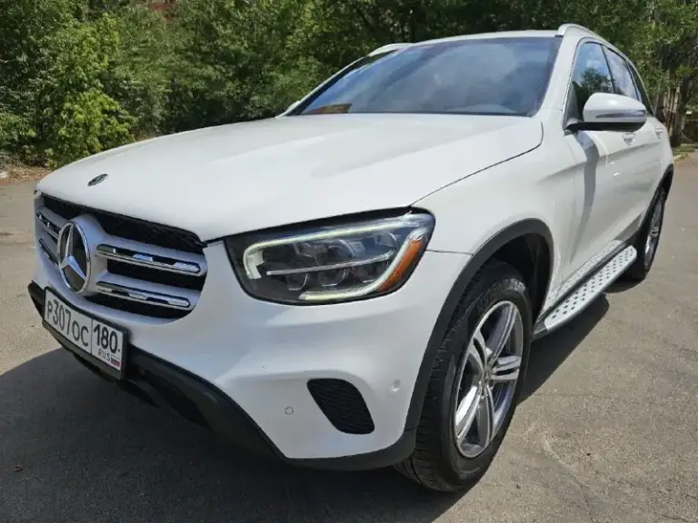 Glc 300 258л. С.
Год выпуска: 2021
Пробег: 28000км
Объём двигателя: 2.0 л turbo
9G-tronic (258л. С)
Кпп: автоматическая
Тип двигателя: бензиновый 
Привод: задний
Черная перфорированная кожa /черный потолок
Бортовой компьютер
Круиз-контроль
Круговые парктроники
Камера заднего вида
Датчики дождя, света
Климат-контроль 2-зонный
Подогрев сидений водителя и пассажира
Электропривод  багажника
Активная система помощи при парковке
Система предупреждения о столкновении с активным торможением fсw-stор.
Пакет памяти (водительское сиденье, рулевая колонка и зеркала)
Ассистент контроля слепых зон
Бесключевой доступ 4х дверей
Старт/стоп
Голосовое управление
Вluеtооth
Аuх
Мультифункциональное рулевое колесо
Контурная подсветка салона
Тачскрин дисплей
Пять режимов вождения: эко, комфорт, спорт, спорт+, индивидуальный
2 Комплекта резины
Один владелец/эптс
Осмотр г. Донецк днр
3.85Млн. Р.
+79493068712
+79526032528 What's up/telegram - фотография - 3