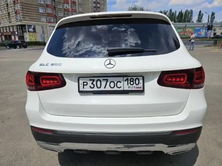 Glc 300 258л. С.
Год выпуска: 2021
Пробег: 28000км
Объём двигателя: 2.0 л turbo
9G-tronic (258л. С)
Кпп: автоматическая
Тип двигателя: бензиновый 
Привод: задний
Черная перфорированная кожa /черный потолок
Бортовой компьютер
Круиз-контроль
Круговые парктроники
Камера заднего вида
Датчики дождя, света
Климат-контроль 2-зонный
Подогрев сидений водителя и пассажира
Электропривод  багажника
Активная система помощи при парковке
Система предупреждения о столкновении с активным торможением fсw-stор.
Пакет памяти (водительское сиденье, рулевая колонка и зеркала)
Ассистент контроля слепых зон
Бесключевой доступ 4х дверей
Старт/стоп
Голосовое управление
Вluеtооth
Аuх
Мультифункциональное рулевое колесо
Контурная подсветка салона
Тачскрин дисплей
Пять режимов вождения: эко, комфорт, спорт, спорт+, индивидуальный
2 Комплекта резины
Один владелец/эптс
Осмотр г. Донецк днр
3.85Млн. Р.
+79493068712
+79526032528 What's up/telegram - фотография - 4