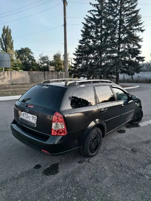 Продам chevrolet nubira настоящий кореец, 2005 год,1.8 газ/бензин, я второй хозяин, владею 4 года. Машина не бита, есть моменты по кузову в виде сколов и царапок. Весь металл родной по порогам был вторичной окрас 4 года назад. Состояние авто - сел, поехал.
Техническое и кузовное состояние на 4+, денег на машину не жалел.
Пробег родной 351 тыс. Км.
-Машина зашумлена в 2 слоя, стоит хорошая музыка, 2.5квт звука(100к денег).
-Bi-led линзы, led туманки, свет великолепный(отдавал порядка 40к с работой)
-9 Дюймовый android планшет с камерой заднего вида
-Мультируль
-2 Airbag
-Климат обслужен и отлично холодит
-Электро зеркала с подогревом, 4 стеклоподъёмника, цз, лобовое с подогревом дворников
- С баллоном на 60л под запаску(газ вписан)
-Съёмный фаркоп(тоже вписан)
-2 Комплекта новой резины на дисках, зима на титанах r15 лето на фото
-Заменены все расходники включая грм.
Цена 670 тыс. С торгом.
+79499447808 Сергей.
Макеевка, донецк
📲 Tg: @nnnastyazhe
📞 Звоните: +7(949)9447808 - фотография - 1