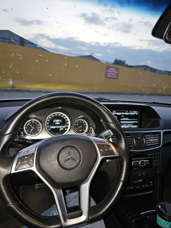 Mercedes e300 w212, 2012 год.
3.5 Бензин (m276), 249 л. С. , 7g-tronic 4matic (полный привод).
Пробег 250.000.
Комплектация avantgarde.
И коробка работает отлично, без ошибок и каких-либо проблем.
Климат контроль, круиз-контроль, лепестки, люк, подогревы сидений и стекл, мультируль, адаптивный свет, можно очень долго перечислять, работает всё без проблем, убедитесь в этом сами при осмотре.
По всем вопросам буду рад пообщаться по телефону.
С продажей я не спешу, рассмотрю обмен на автомобиль дешевле с вашей доплатой, открыт к вашим предложениям.
Осмотр г. Донецк.
Цена 1.700.000, торг минимальный.
Номер телефона: +79494832395
Связи может не быть, если не дозвонитесь, пишите если что в тг на этот же номер.
📞 Звоните: +7(949)4832395 - фотография - 3
