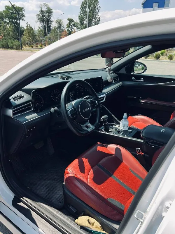 Продам личный автомобиль kia k5
2022 Года выпуска
Комплектация gt-line
Двигатель: бензин 1.6t 180 л/с
Пробег: 84.000км
Климат контроль, датчик дождя/света, панорамная крыша, автозапуск, предотвращения столкновения, активный круиз контроль и много других помощников.
Кожаный красный салон в отличном состоянии
Машина ухоженная, все обслужено, гаражное хранение.
Я собственник, первый хозяин
Приобреталась в грузии в августе 2025 года
Vin: 5xxg64j27ng161942
Осмотр г. Донецк
Цена: 2.575.000🍋, торг у капота
+7-949-555-58-88

📞 Звоните: +7(949)5555888 - фотография - 7