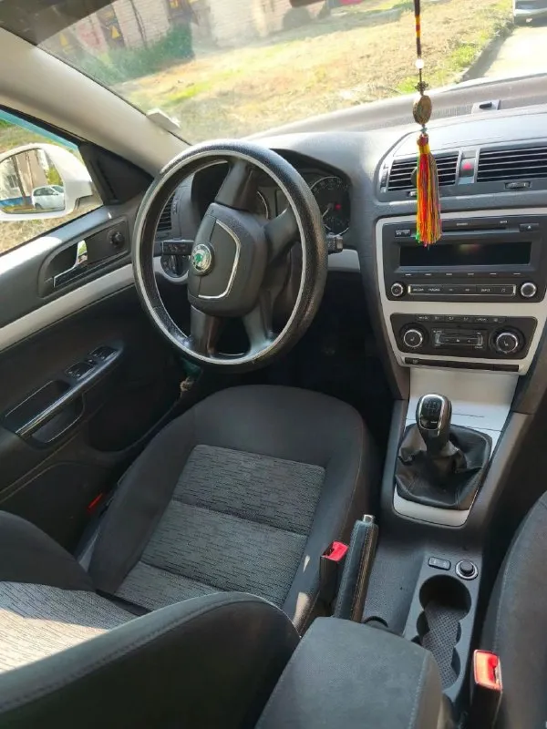 Продаю личный автомобиль владею с 2021 года, к данной авто относились бережно и заливался только маслом кастрол 5w-30 c3(ll) все 3 владельца, масло не расходуется и не дымит турбина, очень бодрый и резвый. По технически 4+ и обслуживался своевременно, есть все записи в книжке вложение не требуется на долго! Кузов вся в родной заводской окрасе! Двигатель немец самый надежный и экономный саха 1.4 tsi, который достигает 500-600тыс км пробега без капиталки (ознакомится можно в интернете). Предпоследняя комплектация, круиз контроль, двухзонный климат контроль и тд. На последнем фото объявлении видны повреждения левого крыла! Этой зимой со скоростью 20-30км/ч, в условиях гололедицы с легка задели левым крылом! Виноваты дорожники и дтп не был зафиксирован! Автотека вся прозрачная! Цена снижена с учетом болячек, нет времени заниматься, на езду не влияет! Колеса лето литье, зимний штамб и запаска новая! Сигнализация пандора x9! Бываю в городе таганрог и ростов на дону
89900662592 - фотография - 5