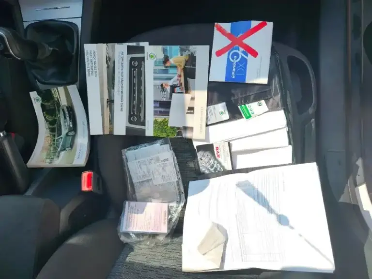 Продаю личный автомобиль владею с 2021 года, к данной авто относились бережно и заливался только маслом кастрол 5w-30 c3(ll) все 3 владельца, масло не расходуется и не дымит турбина, очень бодрый и резвый. По технически 4+ и обслуживался своевременно, есть все записи в книжке вложение не требуется на долго! Кузов вся в родной заводской окрасе! Двигатель немец самый надежный и экономный саха 1.4 tsi, который достигает 500-600тыс км пробега без капиталки (ознакомится можно в интернете). Предпоследняя комплектация, круиз контроль, двухзонный климат контроль и тд. На последнем фото объявлении видны повреждения левого крыла! Этой зимой со скоростью 20-30км/ч, в условиях гололедицы с легка задели левым крылом! Виноваты дорожники и дтп не был зафиксирован! Автотека вся прозрачная! Цена снижена с учетом болячек, нет времени заниматься, на езду не влияет! Колеса лето литье, зимний штамб и запаска новая! Сигнализация пандора x9! Бываю в городе таганрог и ростов на дону
89900662592 - фотография - 7