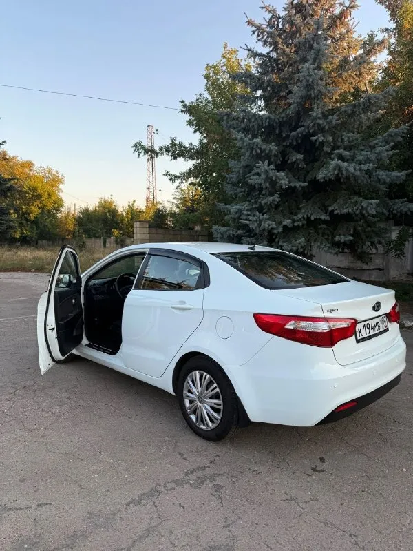 Продается киа рио 2013года.
Мотор 1.6. Пробег 151000 км.
Кпп автомат
Цена 915 р. Торг
Автомобиль в отличном состоянии, я второй владелец, без дтп, без залогов и ограничений. Все кузовные элементы родные. Подогрев зоны дворников, подогрев сидений, стеклоподъемники все. Все что должно работать, работает. Езжу каждый день, автомобиль надежный, ни разу не подводил.
За последнее время много сделано тормоза в круг, кондиционер обслуженный, ролики обводные, масло в двигателе
Звоните +79493892824
Собственник - фотография - 2