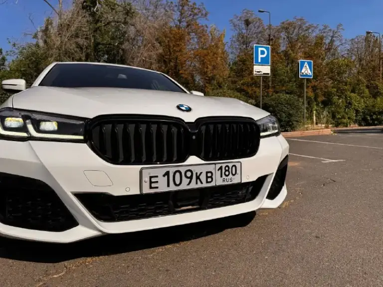 🔥 Bmw 530i xdrive g30 lci | m sport 🔥
2021 Год (07.2021) | рестайлинг
2.0 Turbo | 252 л. С. | полный привод
8-Ступенчатая акпп zf
Пробег — 62 000 км

Bmw 530i xdrive в исполнении m sport — сочетание динамики, технологий и комфорта.

Автомобиль приобретался под заказ из кореи. Я единственный собственник в рф.

Полностью заводской окрас. Все стёкла заводские, включая лобовое.

Автомобиль в отличном состоянии, полностью обслужен и не требует вложений.

Ключевые опции:
— M sport пакет
— Спортивные тормоза m
— Спортивная подвеска m
— Комфортный доступ
— Дистанционный запуск двигателя
— Bmw display key
— Люк с электроприводом
— Комфортные сиденья с памятью
— Вентиляция передних сидений
— Подогрев передних и задних сидений
— Подогрев рулевого колеса
— 4-Зонный климат-контроль
— Проекционный дисплей
— Harman/kardon surround sound
— Bmw live cockpit professional
— Управление жестами
— Адаптивная led-оптика
— Автоматический дальний свет
— Driving assistant
— Парковочная система plus
— Антрацитовый потолок

Техническая часть полностью обслужена:
— Антифриз;
— Масло в двигателе и свечи;
— Тормозная жидкость;
— Масло в акпп;
— Масло в редукторах;
— Новые тормозные колодки передние и задние;
Автомобиль полностью готов к эксплуатации.
Любые проверки на вашем сто приветствуются.

Цена 5.270.000₽
🤝 Торг возможен
🔄 Рассмотрю обмен
📍 Днр, донецк
📞 +79493669762 Евгений - фотография - 1