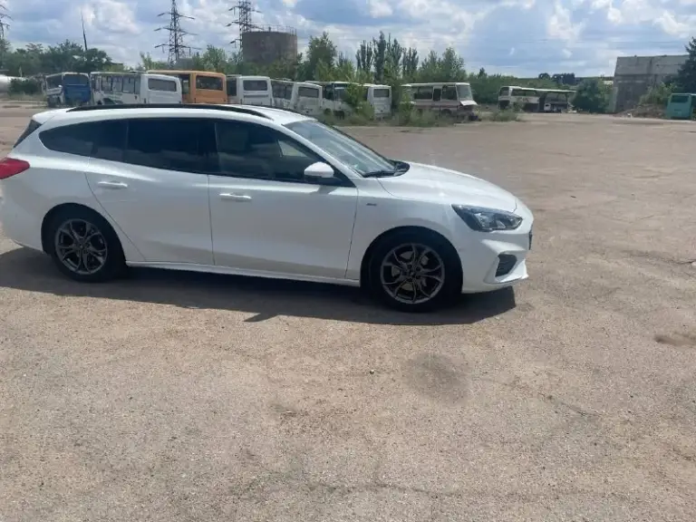 Ford focus mk4 1.5d mt st-line. Состояние отличное. Пробег: 145 000 км. Год выпуска: 2020. Личный автомобиль. Цена: 1 350 000 рублей, возможен торг. Контактный номер телефона: +79498118274. - фотография - 3