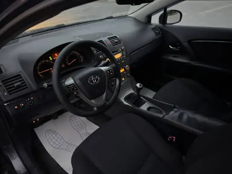 Продам toyota avensis
2010-Года
В хорошем состоянии
На хорошей комплектации
Мотор - коробка работает как положено,  механика, масло не ест, ходовая часть едет мягко отрабатывает
Как нужно пробег 215, резина новая летняя, г. Донецк днр
Оформление в мрэо
+Техосмотр
+79495325914+Telegram - фотография - 5