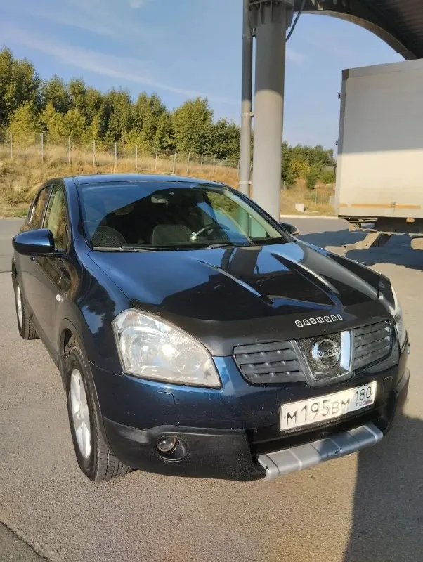 Продам ниссан кашкай. Машина полностью на ходу без всяких вложений. 2008 год. Двигатель 2.0 на механике. 250 тыс пробег. Я второй владелец. Машиной владею три года. Вторая машина в семье. Ездила не много. Причина продажи, покупка нового автомобиля. Теперь он третий лишний, стоит без дела. С продажей не спешу. Продажа только через мрэо. Резина вся в круг новая зимняя. Салон чистый, не курящие. Подогрев сидений, двухзонный климат-контроль, электроподъемники вкруг, фары в пленке. Кузов без единого рыжика, весь целый. Весной была замена сцепления, масла и ходовки. Денег не желел, всё не дешёвое ставил. Цена 820.000 руб. Тел. +79493229234 мах. Донецк, мкр. Широкий - фотография - 2