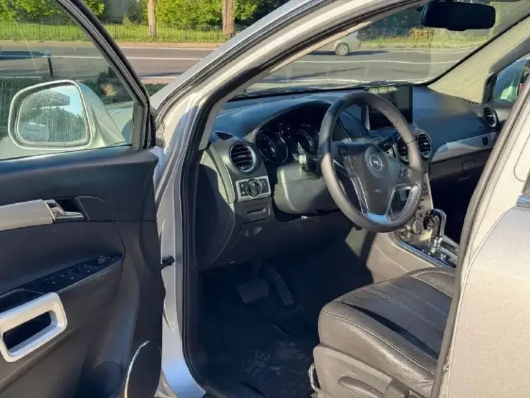 Opel antara
Год выпуска 2012
Двигатель 3.0 v6 атмосфера(249л. С) самый мощный в данной модели.
Коробка автомат классик
Полный привод
Комплектация: кожа, климат, подогрев сидений, круиз контроль, датчик дождя, датчик света, андроид с блютусом
Пробег 197 000 км
Машина вся ровная, всего 2 косметических окраса.
Проведено то: замена масла двс, замена масла акпп, замена топливного модуля, свечи тоже новые.
Цена 880 000 руб !!!!!
Телефон +79493330237 - фотография - 1