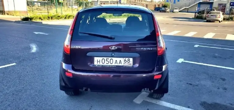 Продам ладу калину 2012год в идеальном состоянии 1 собственник 86000 родный пробег без дтп кузов сохранился в очень хорошем состоянии без недостатков без рыжиков и тем более безржавчины хорошая комплектация электроруль кондиционер который работает абс стеклоподьемники подогрев передних сидений двигатель 16 клапаны всё в идеальном состоянии коробка ходовая вложений не требует двигатель работает ровно не троит не дымит масло не расходует работает четко остальная информация по телефону прошу звонить заинтересованных людей. ..цена 400.000.т + 7 988 536 87 78.. Т + 7 949 169 66 76.. . Осмотр по договоренности - фотография - 5