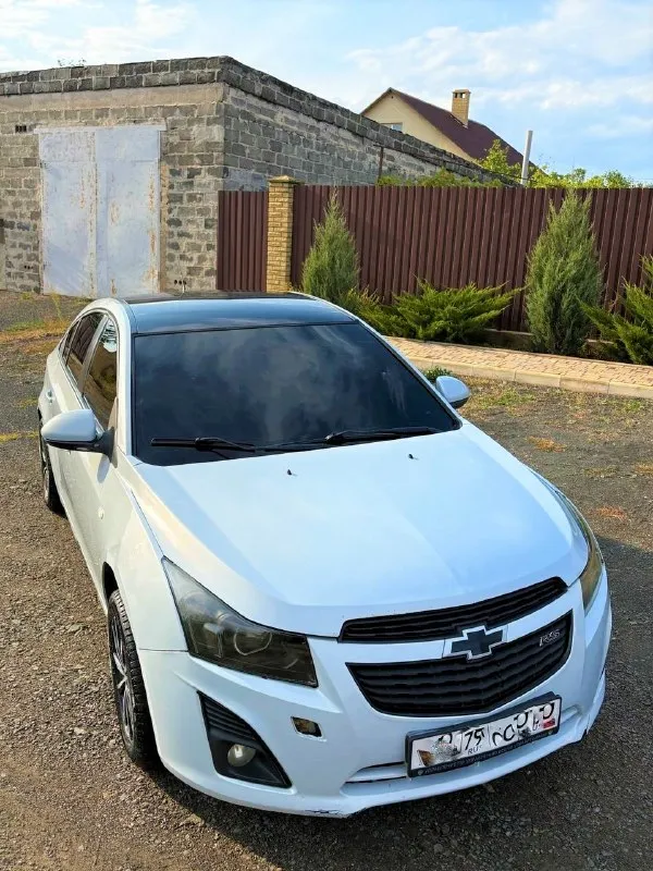 Продам chevrolet cruze🔥
Год выпуска:2012🔥
Пробег, км:200.000 🔥
Модификация:1.6 at (109 л. С. )🔥
Тип двигателя:бензин🔥
Коробка передач :автомат🔥
Привод:передний🔥
Тип кузова : седан🔥
Koмплeктaция: ls🔥
💥Диски r16 на хорошей резине
🕶 Тонировка 5% по кругу
🔊Музыкальная машина (100к+)
🔧 По технике:
• Двигатель 1.6 работает ровно и уверенно
• Заводится с пол-оборота
• Не дымит, не троит, посторонних звуков нет
• Коробка at работает штатно, передачи переключает плавно, без неприятных рывков
• Ходовая полностью сделана — автомобиль только выехал после ремонта
• Ничего не стучит и не гремит
• Дорогу держит уверенно, управление приятное и предсказуемое
🛠 По кузову:
Имеются возрастные нюансы и косметические моменты, соответствующие году автомобиля.
🔊 Музыка:
Отдельный плюс автомобиля — установленная аудиосистема стоимостью 100 000+ ₽. Не просто штатная музыка, а полноценная система для тех, кто любит качественный звук.
✅Цена:449.999 тысяч
🔄 Возможен обмен.
🚚 Возможен пригон.
Номер для связи:+79491472044 - фотография - 5