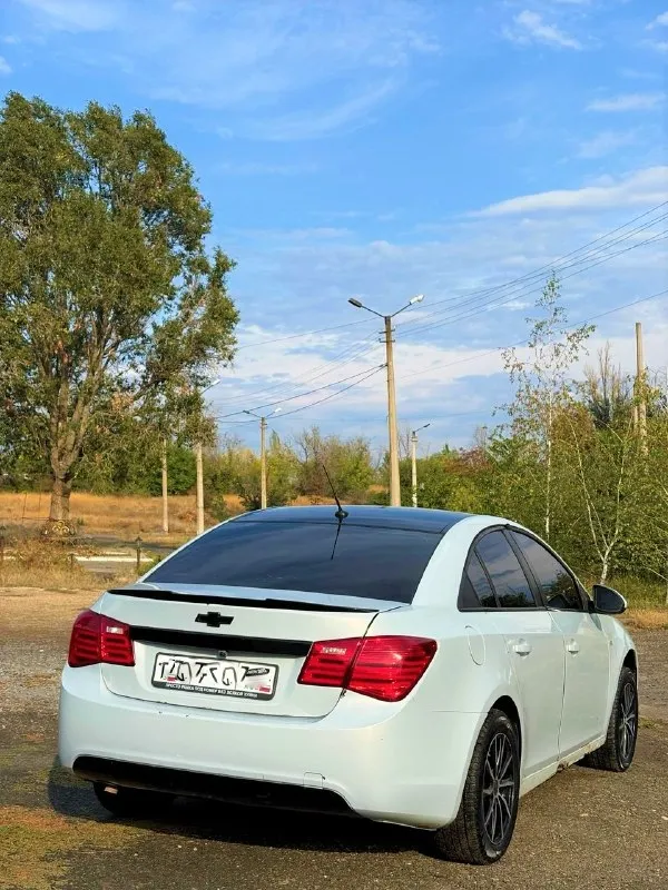 Продам chevrolet cruze🔥
Год выпуска:2012🔥
Пробег, км:200.000 🔥
Модификация:1.6 at (109 л. С. )🔥
Тип двигателя:бензин🔥
Коробка передач :автомат🔥
Привод:передний🔥
Тип кузова : седан🔥
Koмплeктaция: ls🔥
💥Диски r16 на хорошей резине
🕶 Тонировка 5% по кругу
🔊Музыкальная машина (100к+)
🔧 По технике:
• Двигатель 1.6 работает ровно и уверенно
• Заводится с пол-оборота
• Не дымит, не троит, посторонних звуков нет
• Коробка at работает штатно, передачи переключает плавно, без неприятных рывков
• Ходовая полностью сделана — автомобиль только выехал после ремонта
• Ничего не стучит и не гремит
• Дорогу держит уверенно, управление приятное и предсказуемое
🛠 По кузову:
Имеются возрастные нюансы и косметические моменты, соответствующие году автомобиля.
🔊 Музыка:
Отдельный плюс автомобиля — установленная аудиосистема стоимостью 100 000+ ₽. Не просто штатная музыка, а полноценная система для тех, кто любит качественный звук.
✅Цена:449.999 тысяч
🔄 Возможен обмен.
🚚 Возможен пригон.
Номер для связи:+79491472044 - фотография - 6