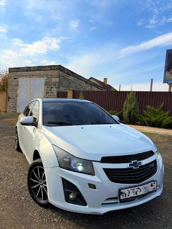Продам chevrolet cruze🔥
Год выпуска:2012🔥
Пробег, км:200.000 🔥
Модификация:1.6 at (109 л. С. )🔥
Тип двигателя:бензин🔥
Коробка передач :автомат🔥
Привод:передний🔥
Тип кузова : седан🔥
Koмплeктaция: ls🔥
💥Диски r16 на хорошей резине
🕶 Тонировка 5% по кругу
🔊Музыкальная машина (100к+)
🔧 По технике:
• Двигатель 1.6 работает ровно и уверенно
• Заводится с пол-оборота
• Не дымит, не троит, посторонних звуков нет
• Коробка at работает штатно, передачи переключает плавно, без неприятных рывков
• Ходовая полностью сделана — автомобиль только выехал после ремонта
• Ничего не стучит и не гремит
• Дорогу держит уверенно, управление приятное и предсказуемое
🛠 По кузову:
Имеются возрастные нюансы и косметические моменты, соответствующие году автомобиля.
🔊 Музыка:
Отдельный плюс автомобиля — установленная аудиосистема стоимостью 100 000+ ₽. Не просто штатная музыка, а полноценная система для тех, кто любит качественный звук.
✅Цена:449.999 тысяч
🔄 Возможен обмен.
🚚 Возможен пригон.
Номер для связи:+79491472044 - фотография - 9
