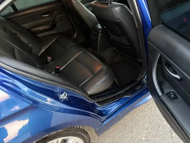 Bmw 325xi, 2007 год.
Под капотом — бензиновый двигатель n52b30af объёмом 3.0 литра, полный привод и классический автомат.
Пробег 171 500 км.
Автомобиль в хорошем состоянии: оцинкованный кузов без коррозии, стёкла оригинальные. Работает ровно, коробка переключает чётко, климат-контроль холодит.
Автомобиль полностью обслужили, сел и поехал.
Документы в полном порядке, техосмотр пройден, продажа от собственника.
Цена — 950 000 рублей.
Есть комплект хороших дисков r19 с резиной в сборе.
Город: донецк. Телефон: +79493710826 (есть мах, telegram). По запросу отправим видеообзор автомобиля.
📲 Tg: @oleg_bbb1
📞 Звоните: +7(949)3710826 - фотография - 10