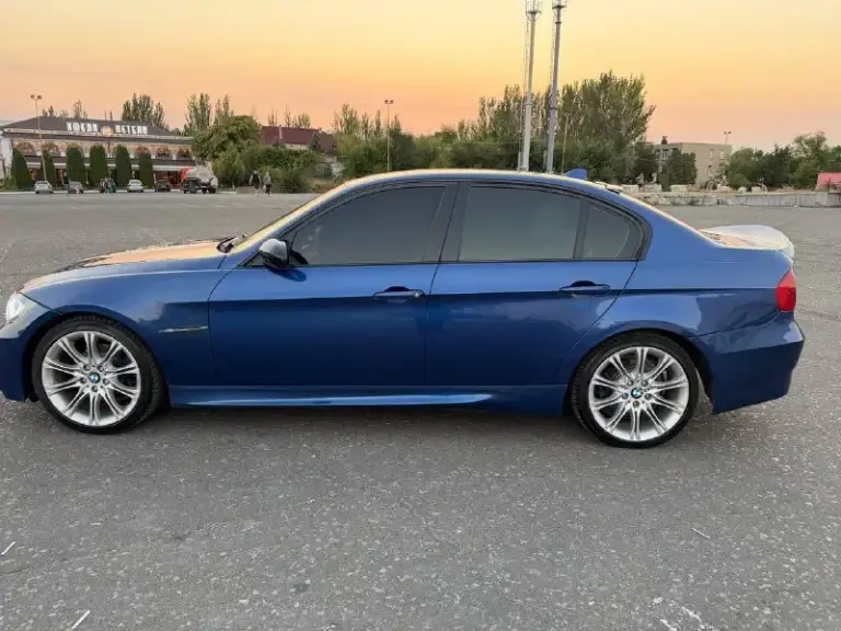 Bmw 325xi, 2007 год.
Под капотом — бензиновый двигатель n52b30af объёмом 3.0 литра, полный привод и классический автомат.
Пробег 171 500 км.
Автомобиль в хорошем состоянии: оцинкованный кузов без коррозии, стёкла оригинальные. Работает ровно, коробка переключает чётко, климат-контроль холодит.
Автомобиль полностью обслужили, сел и поехал.
Документы в полном порядке, техосмотр пройден, продажа от собственника.
Цена — 950 000 рублей.
Есть комплект хороших дисков r19 с резиной в сборе.
Город: донецк. Телефон: +79493710826 (есть мах, telegram). По запросу отправим видеообзор автомобиля.
📲 Tg: @oleg_bbb1
📞 Звоните: +7(949)3710826 - фотография - 8
