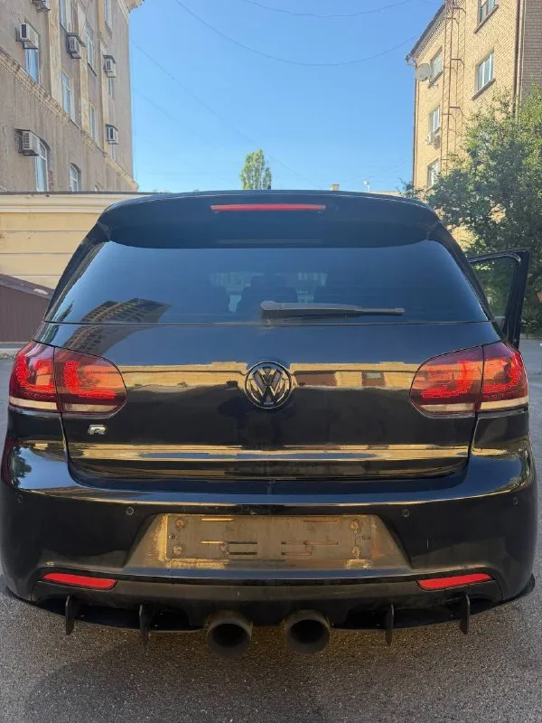 Vw golf r mk6 stage 3 (370 л. С. ) — dq500, k04, full build

Продается заряженный golf r mk6 в кузове хэтчбек.

⚙️ Техническая часть — 5/5:

· Двигатель: заменен на контрактный на пробеге 240 000 км (текущий пробег мотора — всего 80 000 км).
· Тюнинг (stage 3): турбина k04, впуск, выпуск, прямоточная трасса на 76-й трубе. 0-100 4.01 сек, 100-200 10.9 сек
· Трансмиссия: установлена dsg dq500 (от audi rs) с прошивкой stage 3 — держит момент с запасом.
· Тормоза: усиленные 4-поршневые механизмы спереди.

🔧 Кузов:
Есть возрастные косметические недочеты (фото пришлю в личку/по запросу).

💰 Цена: 1.9 млн ₽.
🔥 Для быстрых торг

Телефон для связи
Telegram +79495957245 - фотография - 2