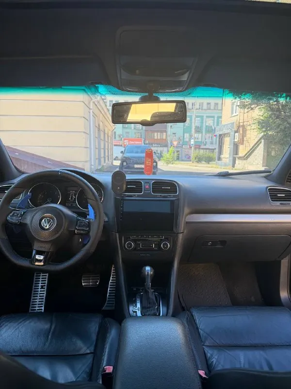 Vw golf r mk6 stage 3 (370 л. С. ) — dq500, k04, full build

Продается заряженный golf r mk6 в кузове хэтчбек.

⚙️ Техническая часть — 5/5:

· Двигатель: заменен на контрактный на пробеге 240 000 км (текущий пробег мотора — всего 80 000 км).
· Тюнинг (stage 3): турбина k04, впуск, выпуск, прямоточная трасса на 76-й трубе. 0-100 4.01 сек, 100-200 10.9 сек
· Трансмиссия: установлена dsg dq500 (от audi rs) с прошивкой stage 3 — держит момент с запасом.
· Тормоза: усиленные 4-поршневые механизмы спереди.

🔧 Кузов:
Есть возрастные косметические недочеты (фото пришлю в личку/по запросу).

💰 Цена: 1.9 млн ₽.
🔥 Для быстрых торг

Телефон для связи
Telegram +79495957245 - фотография - 7