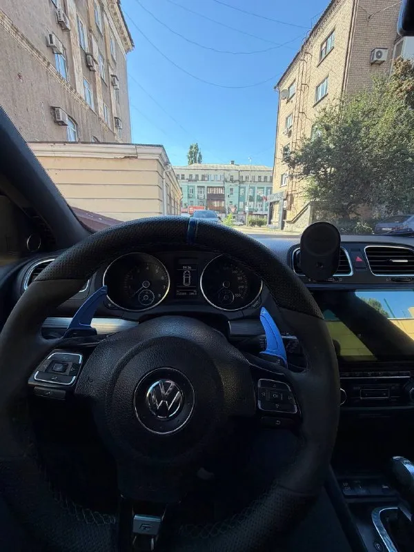 Vw golf r mk6 stage 3 (370 л. С. ) — dq500, k04, full build

Продается заряженный golf r mk6 в кузове хэтчбек.

⚙️ Техническая часть — 5/5:

· Двигатель: заменен на контрактный на пробеге 240 000 км (текущий пробег мотора — всего 80 000 км).
· Тюнинг (stage 3): турбина k04, впуск, выпуск, прямоточная трасса на 76-й трубе. 0-100 4.01 сек, 100-200 10.9 сек
· Трансмиссия: установлена dsg dq500 (от audi rs) с прошивкой stage 3 — держит момент с запасом.
· Тормоза: усиленные 4-поршневые механизмы спереди.

🔧 Кузов:
Есть возрастные косметические недочеты (фото пришлю в личку/по запросу).

💰 Цена: 1.9 млн ₽.
🔥 Для быстрых торг

Телефон для связи
Telegram +79495957245 - фотография - 8