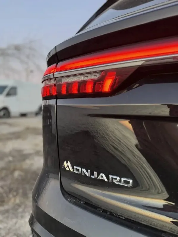 Продается эффектный и современный geely monjaro 2023
•Автомобиль выглядит дорого, притягивает взгляды и выделяется в потоке
•Год выпуска: 2023
•Пробег: 26 000 км
•Полностью родной окрас, без дтп.
•Комплектация максимальная.
•Автомобиль покупался новым, эксплуатировался бережно и аккуратно.
•На гарантии до 150 000 км или 5 лет использования.
•Полностью обслужен.
•То каждые 9 000 км у официально дилера.
•Все документы сохранены.
•Чистый ухоженный салон, без повреждений и посторонних запахов.
3 370 000
+79900096592 Даниил
📲 Tg: данил
📞 Звоните: +7(990)0096592 - фотография - 5