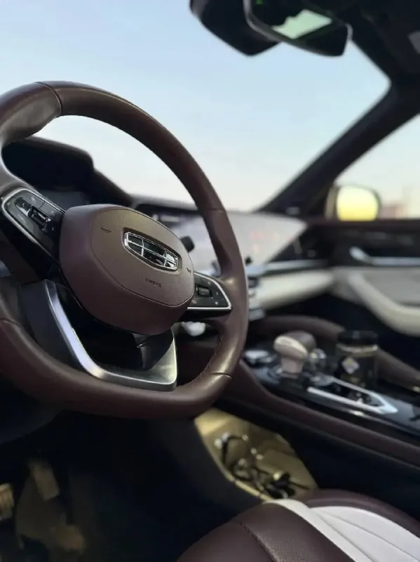 Продается эффектный и современный geely monjaro 2023
•Автомобиль выглядит дорого, притягивает взгляды и выделяется в потоке
•Год выпуска: 2023
•Пробег: 26 000 км
•Полностью родной окрас, без дтп.
•Комплектация максимальная.
•Автомобиль покупался новым, эксплуатировался бережно и аккуратно.
•На гарантии до 150 000 км или 5 лет использования.
•Полностью обслужен.
•То каждые 9 000 км у официально дилера.
•Все документы сохранены.
•Чистый ухоженный салон, без повреждений и посторонних запахов.
3 370 000
+79900096592 Даниил
📲 Tg: данил
📞 Звоните: +7(990)0096592 - фотография - 6