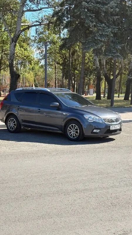 Продам kia ceed 2010г. (универсал)
Сборка:словакия!
Двигатель: 1.6 турбо-дизель
Коробка: механика 6ст
Пробег: 265.000 родной
Очень надежный семейный автомобиль, с большим багажником, пригнана с европы. Более 7 лет в одних руках.
Вся в родном окрасе.
2 Комплекта чехлов.
2 Комплекта резины:
Лето r16(kumho)новая проехала 300км
Зима r15(nokian) целый протектор
Заменена цепь грм, свечи накала. Замена масла каждые 6000 км. Все ставилось оригинальное.
Техническая часть на твердую 5!
Любые проверки.
Заменены динамики в круг играют очень достойно и стоит магнитола teyes с камерой заднего вида, датчики давления в шинах(все вместе обошлось около 100т. Р)видеорегистратор xiaomi 70 mai.
Фары в бронепленке.
Перетянут руль в кожу с алькантарой.
Сигнализация с автозапуском.2 ключа.
Продаю т. К приобрел новое авто
Цена: 790.000 руб торг
Осмотр:макеевка, дальше можно обсудить
+79493986397
.
📞 Звоните: +7(949)3986397 - фотография - 2