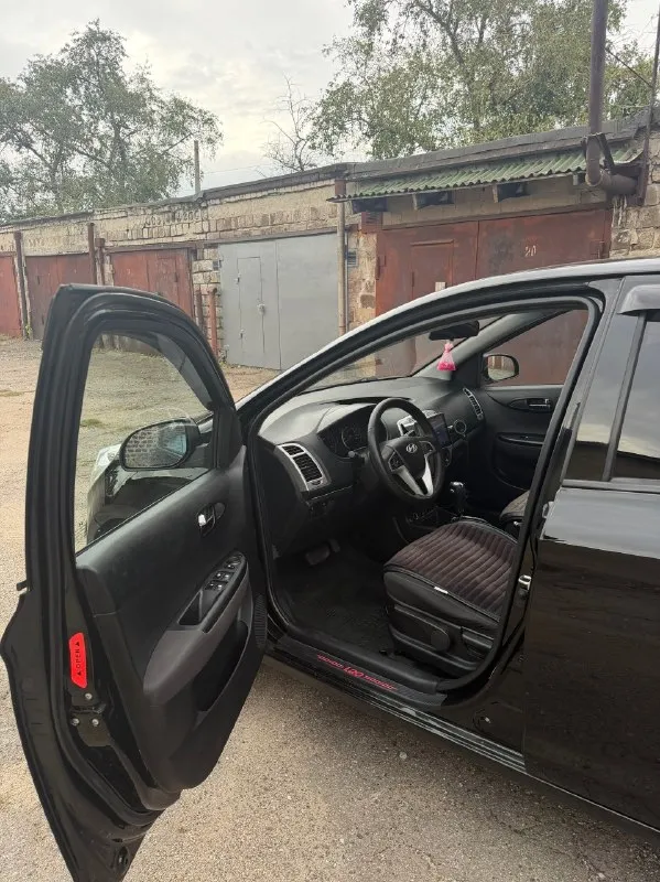 Hyundai i20 2010г.
Г. Донецк
1.4, Кпп автомат.
Пробег 171.000 тыс. Км
Цена: 700.000₽
В продаже семейный автомобиль, причина продажи-покупка авто классом выше.
По машине владею около 3-х лет. По технической части все сделано, есть история обслуживания за время владения авто.
Комплект хорошей зимней резины ikon nordman 7.
Более подробная информация по телефону: 89493552988
.
📞 Звоните: +7(949)3552988 - фотография - 5