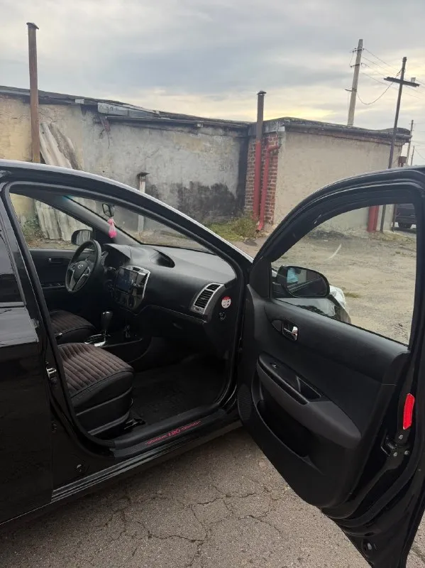 Hyundai i20 2010г.
Г. Донецк
1.4, Кпп автомат.
Пробег 171.000 тыс. Км
Цена: 700.000₽
В продаже семейный автомобиль, причина продажи-покупка авто классом выше.
По машине владею около 3-х лет. По технической части все сделано, есть история обслуживания за время владения авто.
Комплект хорошей зимней резины ikon nordman 7.
Более подробная информация по телефону: 89493552988
.
📞 Звоните: +7(949)3552988 - фотография - 7