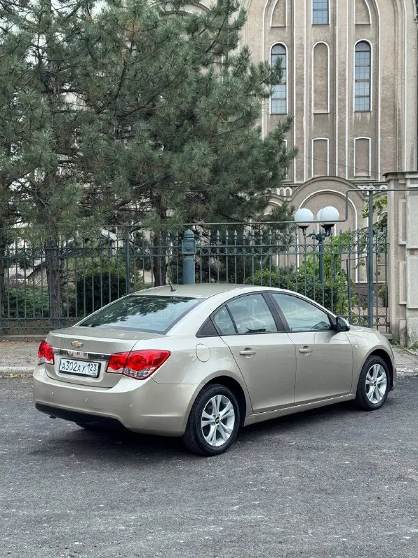 Продается chevrolet cruze 2012 год 1.6 мкпп -пробег 195.000 км родной 100% подтвержден автотекой
Цена 715.000 руб + разумный торг реальному покупателю
1 Собственник
2 Ключа
Тех осмотр пройден шевроле круз -двигатель самый надежный в линейки работает идеально не троит не дымит масло не ест !
Коробка также на отлично переключает мягко все передачи не хрустит не вылетает
По ходовой мячик не стучит не гремит на дороге стоит уверено никуда не ведет
Все стекла родные лобовое без трещин
По кузову выглядит отлично без гнили и ржавчины пороги, днище, низа дверей в отличном состояние
Состояние отличное сел и поехал куда угодно из последних вложений новый грм с помпой, масло с фильтрами, свечи, стойки стабилизатора, прокладка клап крышки, тормозные блины с колодками
-Комплектация ls -переоформление без проблем могу присутствовать в мрэо документы кристально чистые без штрафов, запретов и. Т. Д -вин код и номер двигателя читаются идеально
Осмотр макеевка центр -тел +7-949-20-20-555 и есть тг на этом номере - фотография - 6