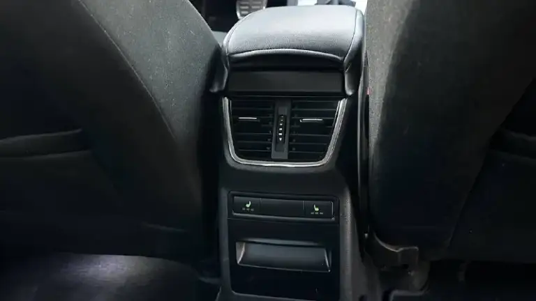 Продам skoda октавию а 7
2015 Года пробег 171 тыс километров мотор 1.4 турбо, машина полностью обслужена, коробка автомат после ремонта еще на гарантии, мотор масло не берет. По технической части без нареканий не гремит не тарахтит масла поменяны. Цена 1🍋400тыс рублей торг…мариуполь тел+79496106193
📲 Tg: сергей владимирович
📞 Звоните: +7(949)6106193 - фотография - 9
