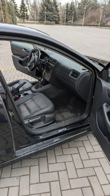 Volkswagen jetta
Год: 2011
Двигатель: 2.5 мт (170 л. С. )
Стоит газ евро-4 (вписан в птс)
Комплектация:
﻿• Кондиционер
﻿• 4 Электро-стеклоподьемника
﻿• Элек
﻿• Esp
﻿• Кожанный салон
﻿• Пологрев передних сидений
﻿• Пологрев зеркал
﻿• Два комплекта ключей
﻿• Два комплекта резины
﻿• Два комплекта ковриков
Машина вложений не требует, сел-поехал.
По птс первый хозяин, любое переоформление. Машина чистая по документам.
Цена: 1🍋
Больше информации по телефону:
Телефон: +79493403789 - фотография - 5