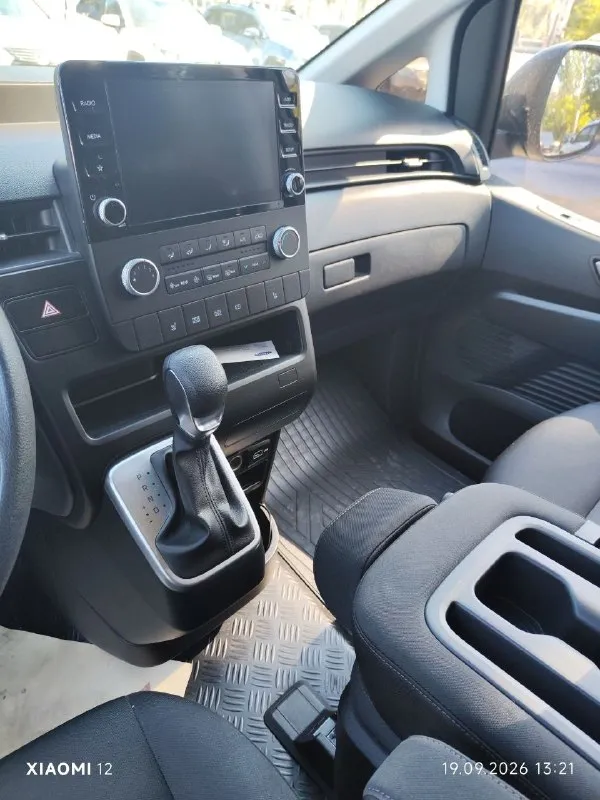 Продам hyundai staria 2022 г, 2.2 дизель 177 л. С турбо пробег 12500 км, салон 3+2+3, осмотр г. Донецк, 4.5 млн, +79493393375 - фотография - 3
