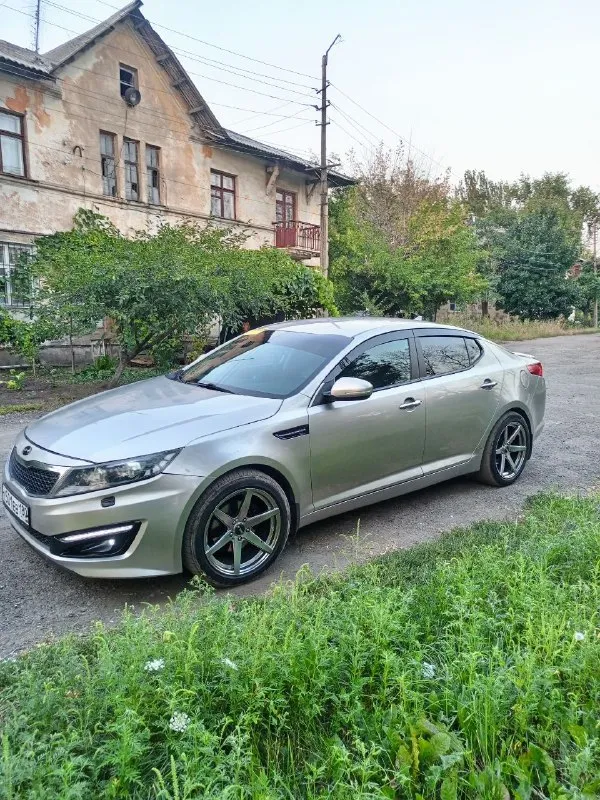 Продам kia оптима 2012 года, на метане в хорошем состоянии, пробег 190т родной, мотор dohc 2.4 190лс масло не ест 100%, увеличеный поддон, коробка 6-ступенчатый классический автомат, техосмотр пройден, стёкла все родные, два ключа, по комплектации: клима, четыре стеклоподъемника, складывание зеркал, без ключевой доступ, камера заднего вида, задний парктроник, линзы ближний дальний туманки, поворотный свет, память сидений, подогрев передних и задних сидений, салон кожа в отличном состоянии, подогрев руля, музыка infinity заводской сабвуфер, датчик света дождя, абс есп, круиз, регистратор перед зад, авто без вложений, оформлена на меня, горловка, цена 1,300000₽т+79494793200
📲 Tg:. .
📞 Звоните: +7(949)4793200 - фотография - 5