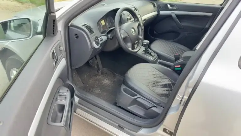 Шкода октавия.
Год 2007
Объем 1.6
Коробка автомат.
Пробег 376т, км
Двигатель без лишних шумов коробка после капетплки заказ наряд на 200т. Руб работает четко без пинков ходовка в норме по салону целая документы в полном порядке приежяйте смотрите есть моменты по кузову виде рыжиков на арках низ дверей на кромке багажника на езду не влияет ни как за эти деньги хороший класс машины надежный комфортный, если не продам дождусь свободного места в молярке устраню моменты по кузову и будит дороже
Цена 440
Тел: +79613130222
Тел: +79495806290
Вотсап - телеграмм - фотография - 10