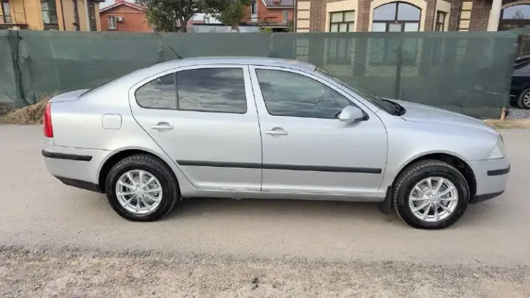 Шкода октавия.
Год 2007
Объем 1.6
Коробка автомат.
Пробег 376т, км
Двигатель без лишних шумов коробка после капетплки заказ наряд на 200т. Руб работает четко без пинков ходовка в норме по салону целая документы в полном порядке приежяйте смотрите есть моменты по кузову виде рыжиков на арках низ дверей на кромке багажника на езду не влияет ни как за эти деньги хороший класс машины надежный комфортный, если не продам дождусь свободного места в молярке устраню моменты по кузову и будит дороже
Цена 440
Тел: +79613130222
Тел: +79495806290
Вотсап - телеграмм - фотография - 3