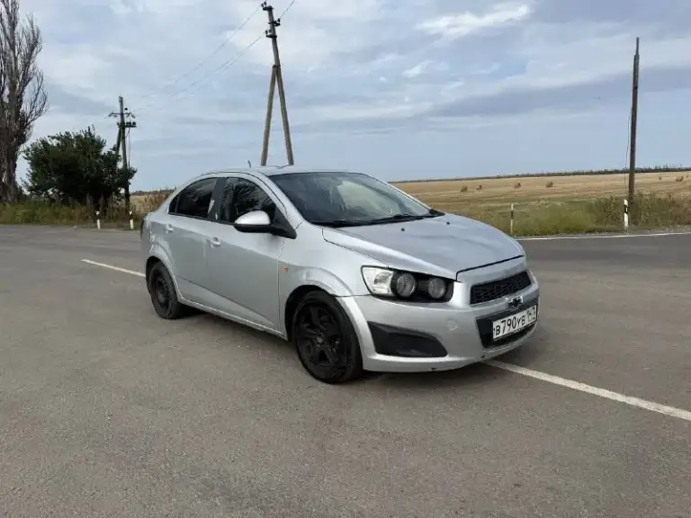 Продам chevrolet aveo t300 2012 года выпуска, двигатель 1.6  116л. С. Пробег 318 000км. В базе пробег 268 000. Машина в хорошем состоянии.
  Авто долго стояло по этому из свежего, подушки двигателя и коробки, масла в акпп и моторе.
 
  На ходу, но технически требует небольших вложений.
 
  3 Владельца за все время, последний владелец девушка с 2021 года.
  Авто не гнилое, дырок нет есть следы коррозии из-за долгого простоя.
 
  430 000 Без торга
 
  Находится в новоазовске
+79498393706
📲 Tg: @zov_transfer_rf
📞 Звоните: +7(949)8393706 - фотография - 4