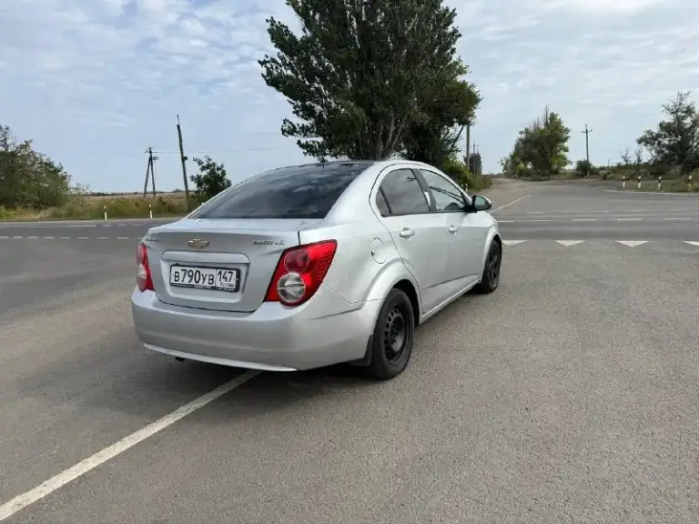 Продам chevrolet aveo t300 2012 года выпуска, двигатель 1.6  116л. С. Пробег 318 000км. В базе пробег 268 000. Машина в хорошем состоянии.
  Авто долго стояло по этому из свежего, подушки двигателя и коробки, масла в акпп и моторе.
 
  На ходу, но технически требует небольших вложений.
 
  3 Владельца за все время, последний владелец девушка с 2021 года.
  Авто не гнилое, дырок нет есть следы коррозии из-за долгого простоя.
 
  430 000 Без торга
 
  Находится в новоазовске
+79498393706
📲 Tg: @zov_transfer_rf
📞 Звоните: +7(949)8393706 - фотография - 5