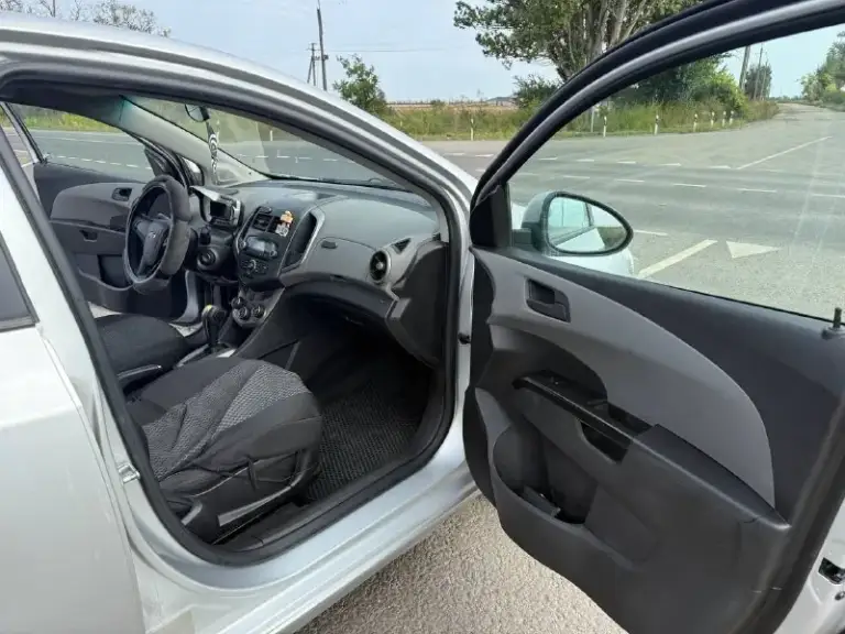 Продам chevrolet aveo t300 2012 года выпуска, двигатель 1.6  116л. С. Пробег 318 000км. В базе пробег 268 000. Машина в хорошем состоянии.
  Авто долго стояло по этому из свежего, подушки двигателя и коробки, масла в акпп и моторе.
 
  На ходу, но технически требует небольших вложений.
 
  3 Владельца за все время, последний владелец девушка с 2021 года.
  Авто не гнилое, дырок нет есть следы коррозии из-за долгого простоя.
 
  430 000 Без торга
 
  Находится в новоазовске
+79498393706
📲 Tg: @zov_transfer_rf
📞 Звоните: +7(949)8393706 - фотография - 7