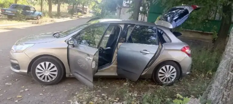 Продам citroen с 4,2012 года выпуска.1.6 5ти ступка, механика.
Пробег 158 тыс.
Стекла все родные,
Два комплекта резины новые.
Два ключа,
Машина не гнилая от слова совсем,
Полная комплектация,
Подогрев сидений,
Центральный замок,
Умный свет,
Климат контроль работает в обе стороны отлично.
Ручник держит,
Техосмотр пройден.
Всё работает, всё светится.
Контрактный двигатель,
Хозяин. Любое переоформление.
Вопросы по телефону+79495705215
Горловка
Цена 500 т. Р.
📞 Звоните: +7(949)5705215 - фотография - 4