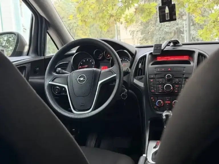 Продам opel astra 2014 года
Объем двигателя, 1.6
Коробка автомат, самая надежная комбинация между двигателем и коробки
Пробег, 94.000 родной готов на любые проверки !
Автомобиль гаражного хранения
Без дтп
В родном окрасе
Автомобиль полностью обслужен от а до я
Вложений не каких не требует
Отличный выбор для тех, кто ищет надежный и комфортный автомобиль. Он гарантирует безопасность и комфорт в любых условиях
Я хозяйка автомобиля, переоформление без проблем
В комплектации есть все для удобства, более детально расскажу по телефону
+7 (949) 537-08-64
Цена 860.000
📲 Tg: сюзанна
📞 Звоните: +7(949)5370864 - фотография - 7